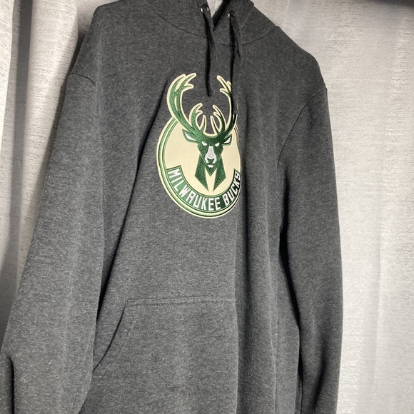 Milwaukee bucks hoodie 🦌 - Picture 2 of 2